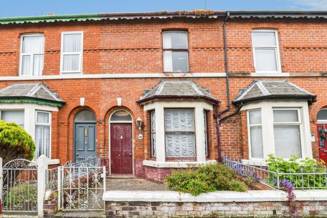 2 bed property, in North Albion Street, £50,000