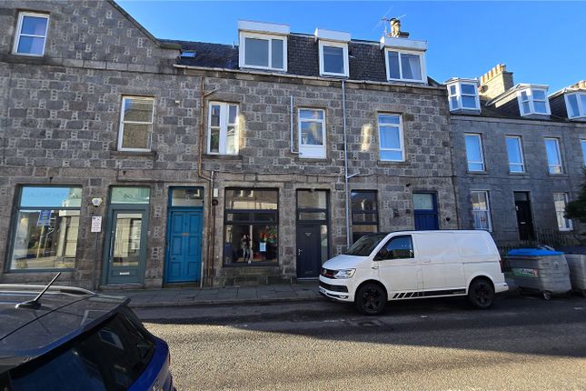 1 bed property, in Chattan Place, £39,000