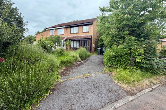 3 bed property, in Broome Close, £137,500