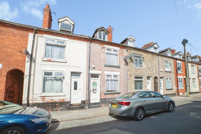 2 bed property, in Silk Street, £90,000