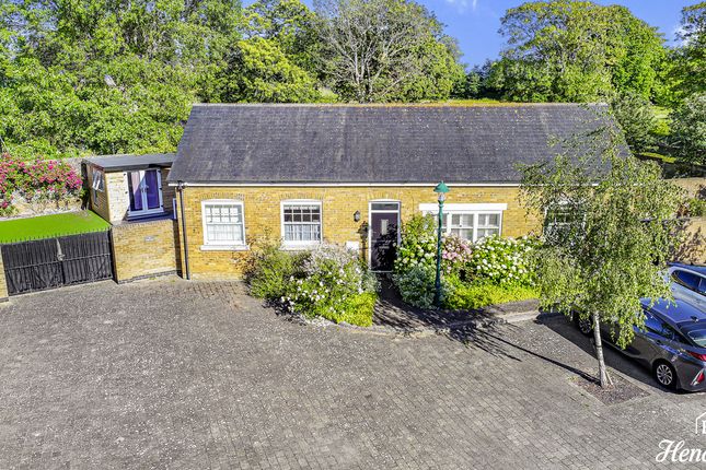 2 bed property, in Magazine Mews, £685,000