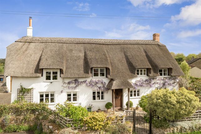4 bed property, in Barrington, £850,000