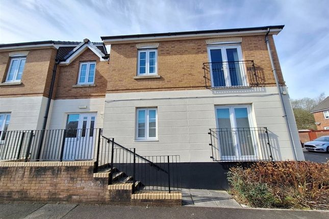1 bed property, in Heron Drive, £70,000