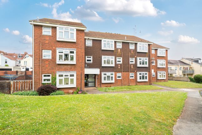 1 bed property, in Mead Close, £95,000