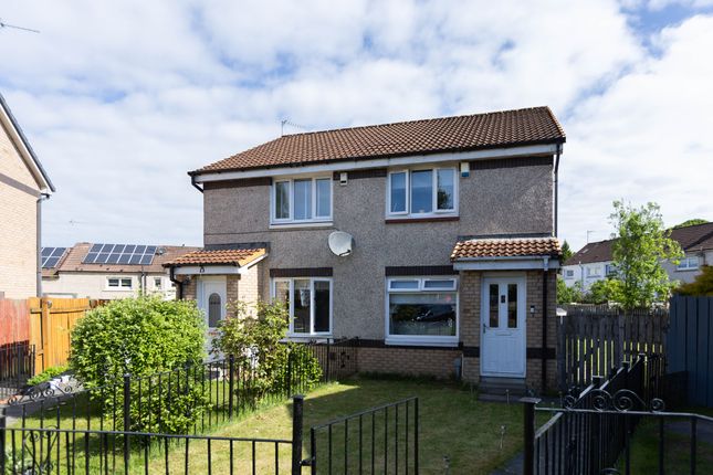 2 bed property, in Croftspar Grove, £125,000