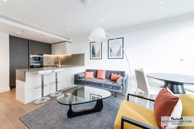 2 bed property, in Riverlight Four, £825,000