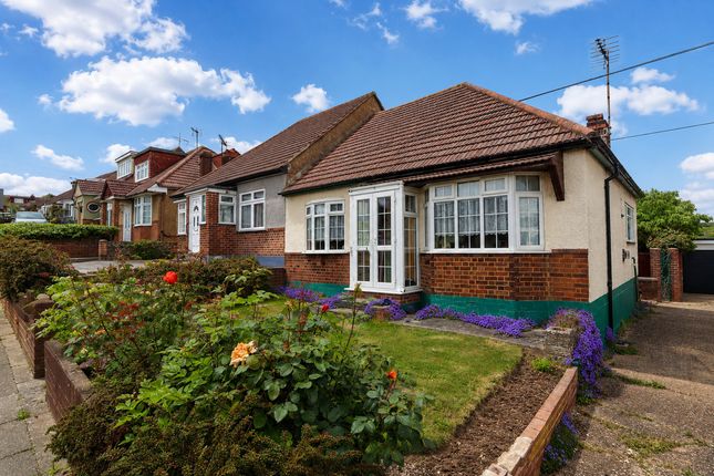 2 bed property, in Merlin Gardens, £425,000