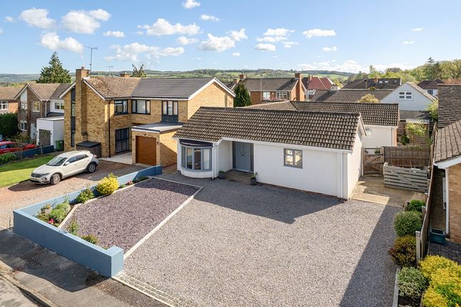 3 bed property, in Morlands Drive, £800,000