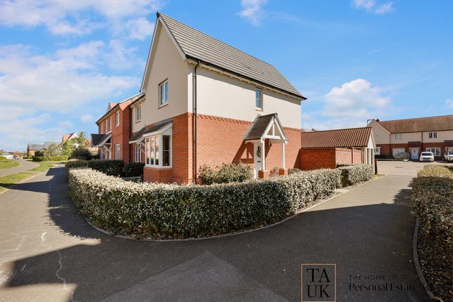 2 bed property, in Marina Walk, £300,000