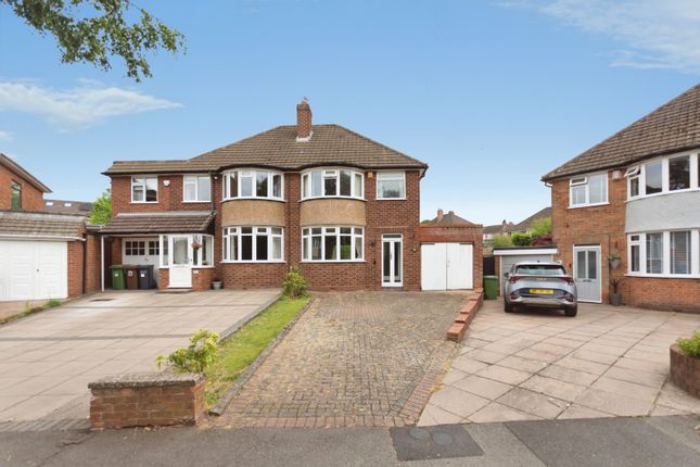 3 bed property, in Streamside Way, £300,000