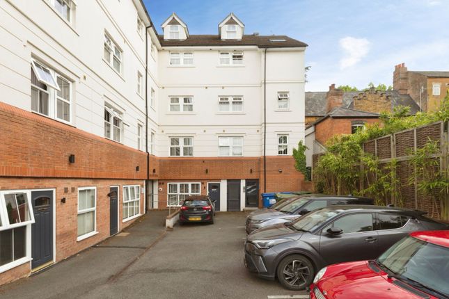 1 bed property, in West Bar Street, £170,000