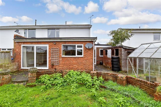 3 bed property, in Quested Way, £300,000