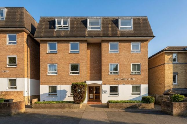 2 bed property, in Flat 6 Park View Court, £110,000