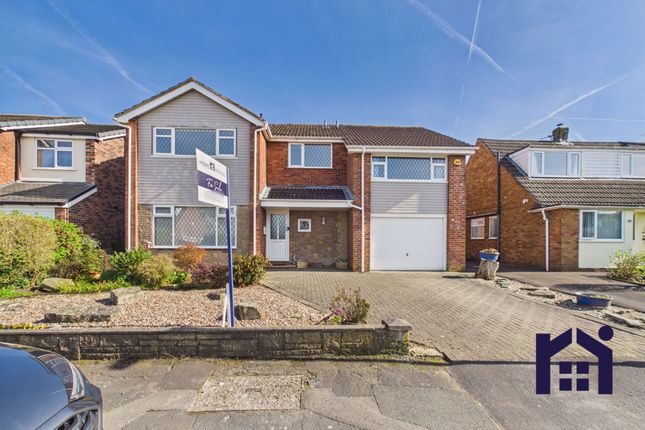 4 bed property, in The Hawthorns, £395,000