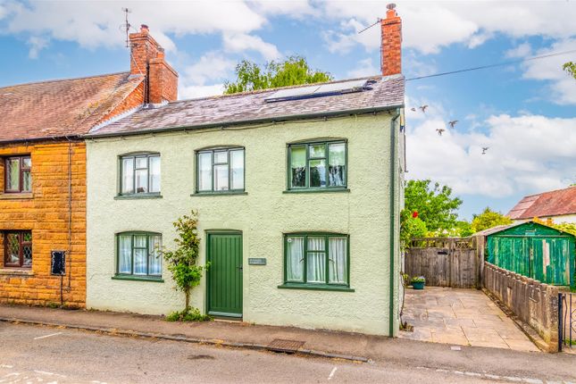 3 bed property, in Brook Street, £400,000