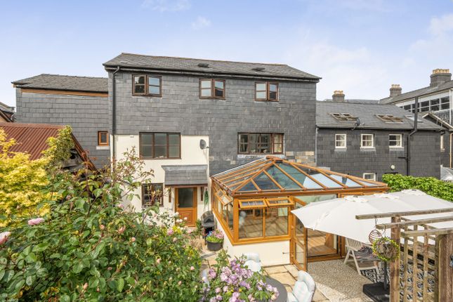 5 bed property, in Great Oak Street, £375,000