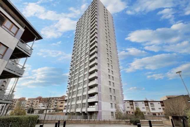 1 bed property, in Flat 16 Mallard Point, £230,000