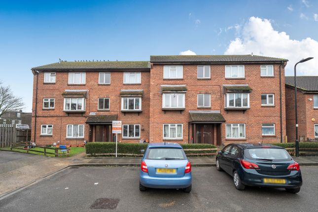 1 bed property, in Concord Close, £210,000