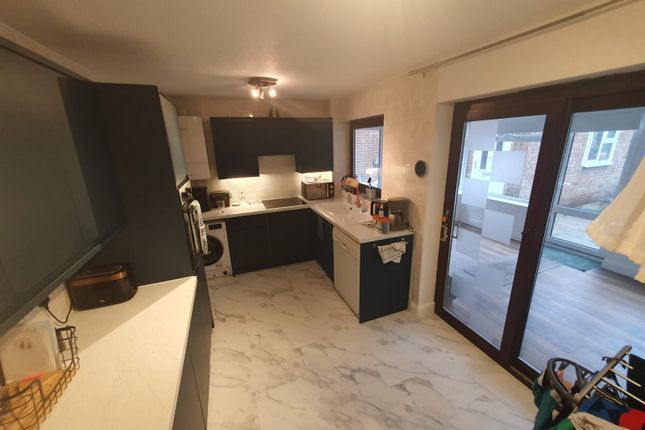 2 bed property, in Harlington, £325,000