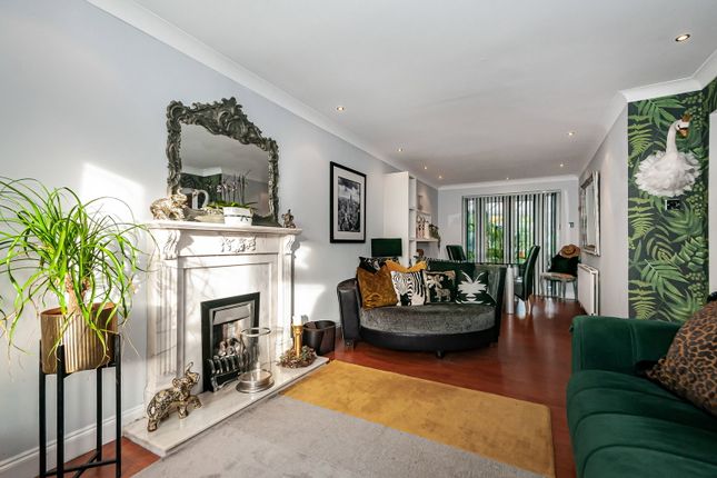 3 bed property, in Berkeley Drive, £230,000