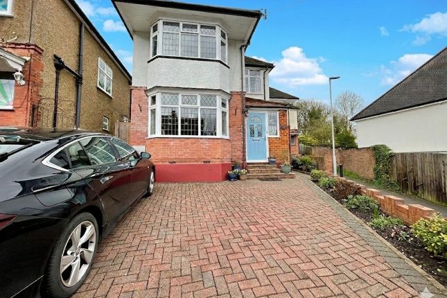 4 bed property, in Cutenhoe Road, £500,000