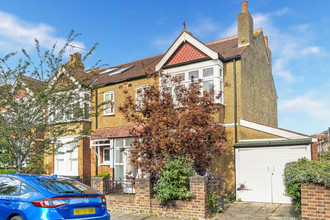 3 bed property, in Raymond Avenue W13, £900,000
