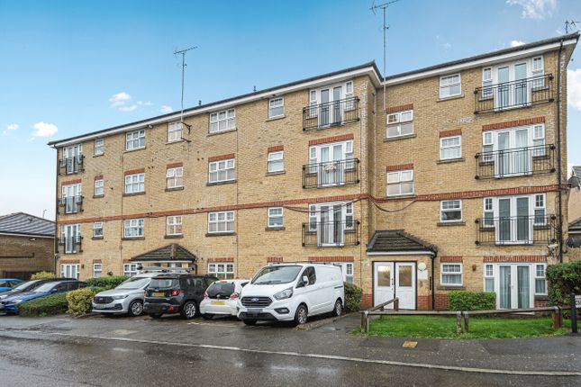 2 bed property, in Osier Crescent, £350,000