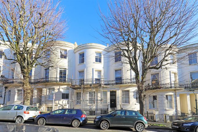 2 bed property, in Brunswick Road, £280,000