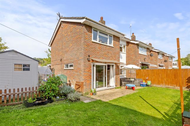 3 bed property, in Mill End Road, £395,000