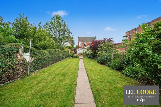 3 bed property, in Prestwood Road, £270,000
