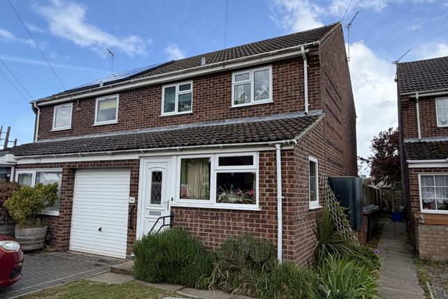 3 bed property, in 43 Lyndford Road, £160,000
