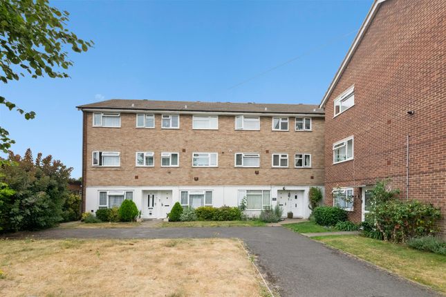 2 bed property, in Fulwood Close, £350,000