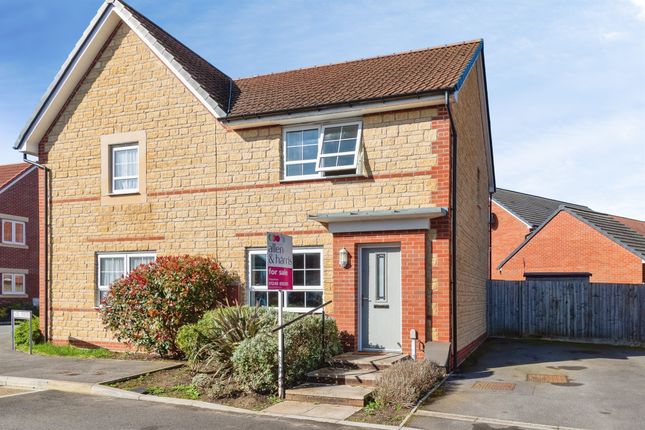 2 bed property, in Hazel Crescent, £290,000