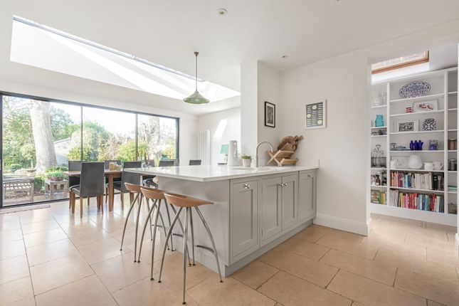 4 bed property, in West Temple Sheen, £3,000,000