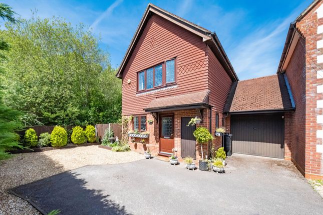 3 bed property, in Baywood Close, £500,000