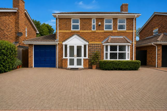4 bed property, in Kempsey Close, £475,000