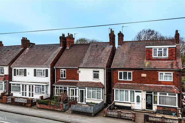 2 bed property, in Tamworth Road, £225,000