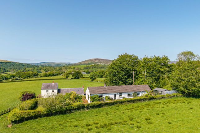 2 bed property, in Upper Mumbie Cottage, £250,000