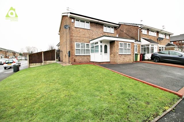 3 bed property, in Higher Drake Meadow, £260,000