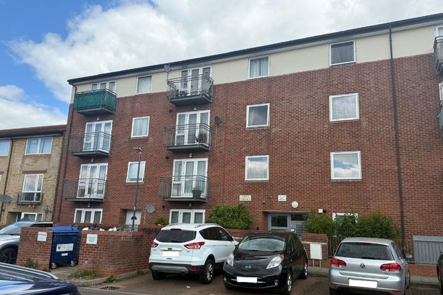 2 bed property, in Scott Crescent, £350,000