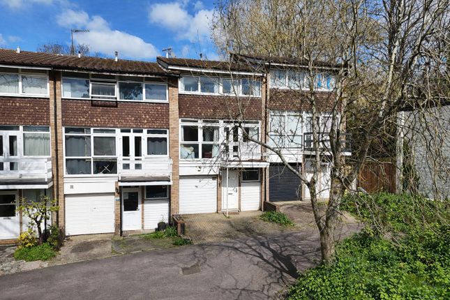 4 bed property, in Roxeth Hill, £500,000