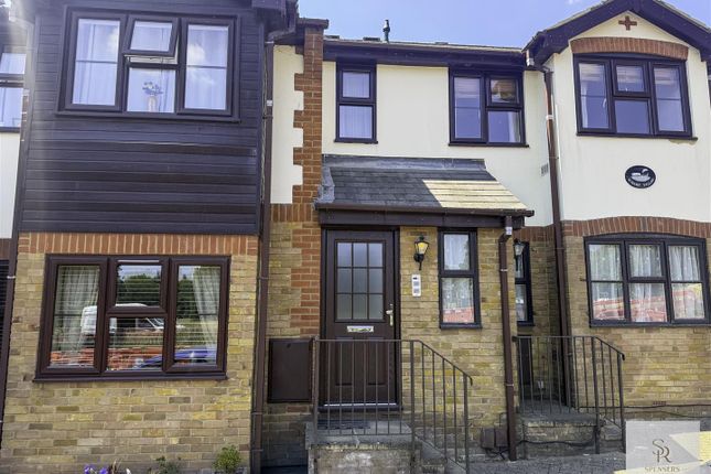 2 bed property, in Wharf Road, £325,000