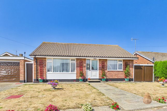 2 bed property, in Wayside Avenue, £425,000