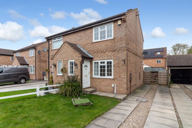 2 bed property, in Lindley Wood Grove, £240,000