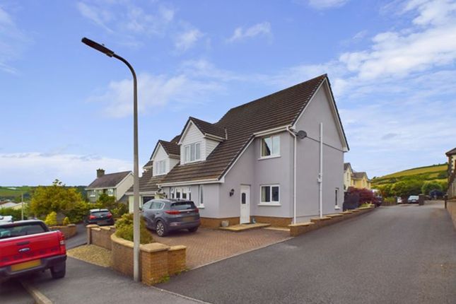 3 bed property, in Parc Y Ffynnon, £289,950