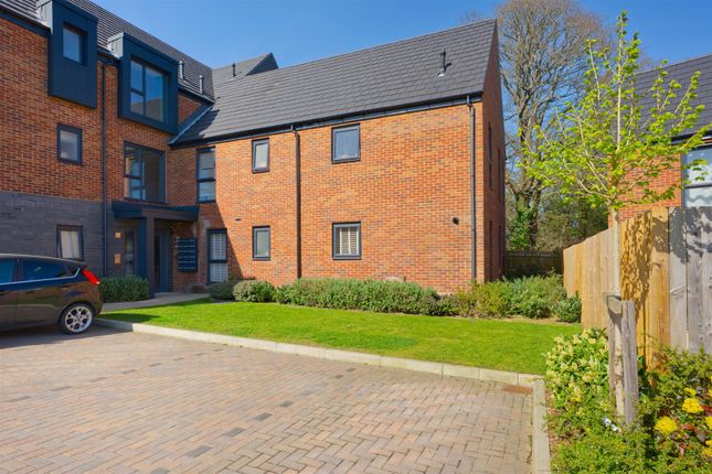2 bed property, in Orion Court, £290,000