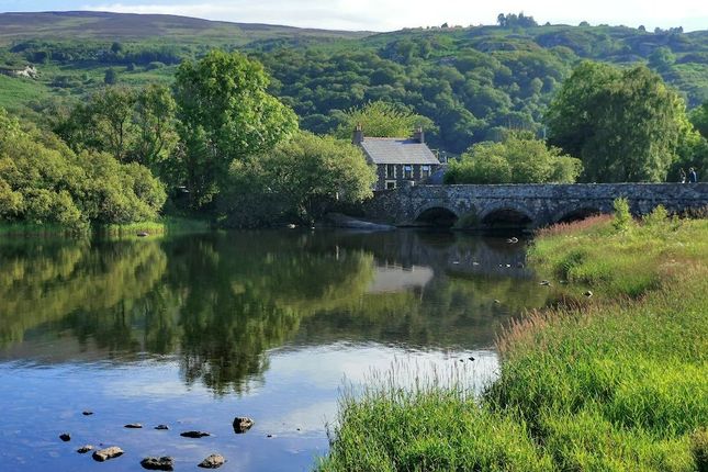 4 bed property, in Cwm-y-Glo, £500,000