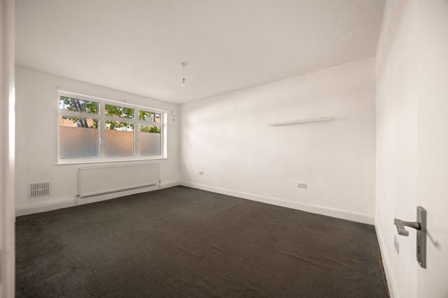 2 bed property, in Longstone Avenue, £375,000