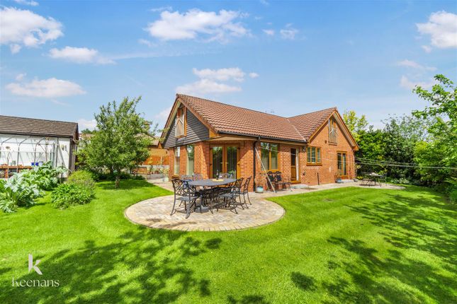 5 bed property, in Osborne Close, £575,000