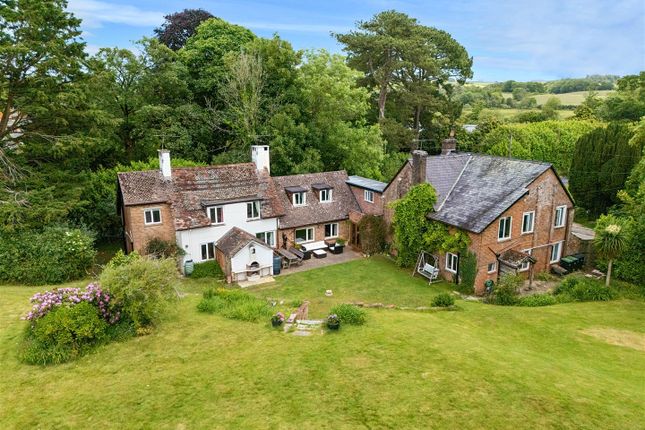 6 bed property, in Athelhampton, £895,000